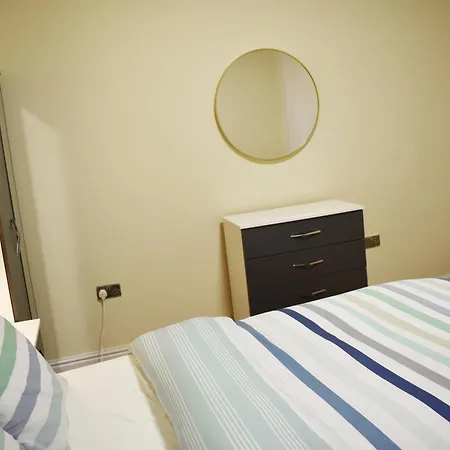 Centre Bedroom, Parking, Wifi, Kitchen, Living Pensión